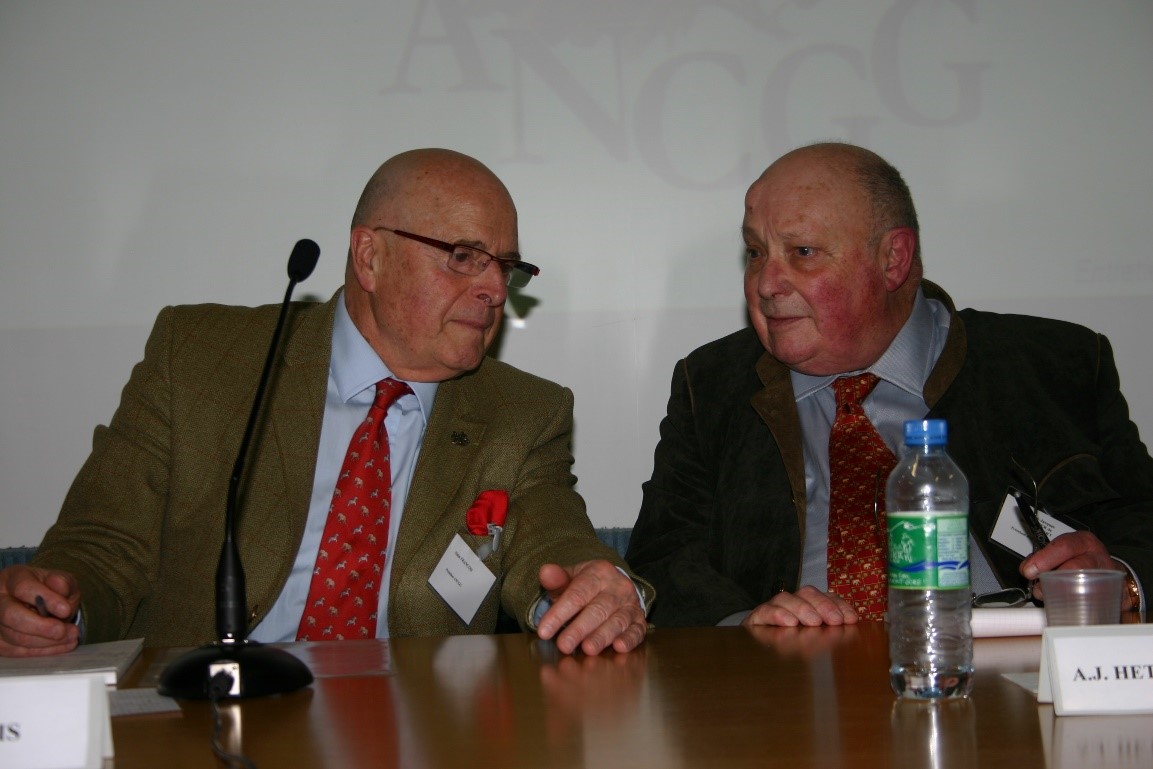 Alain FRANCOIS (à gauche) et André-Jacques HETTIER DE BOISLAMBERT (à droite) lors des Journées Nationales de l’ANCGG en 2010