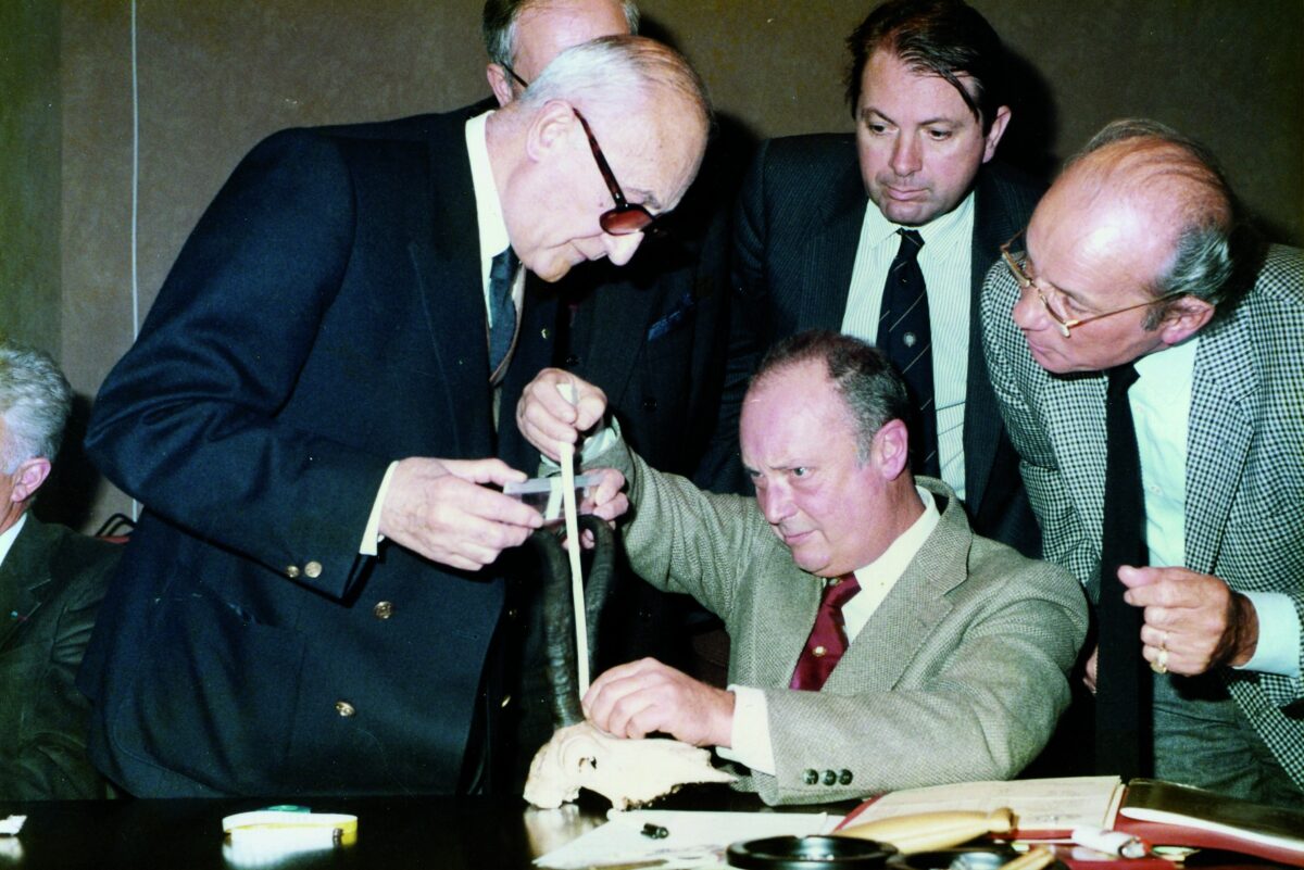 André-Jacques Hettier de Boislambert, président de la Commission nationale de mensuration des trophées en 1982.